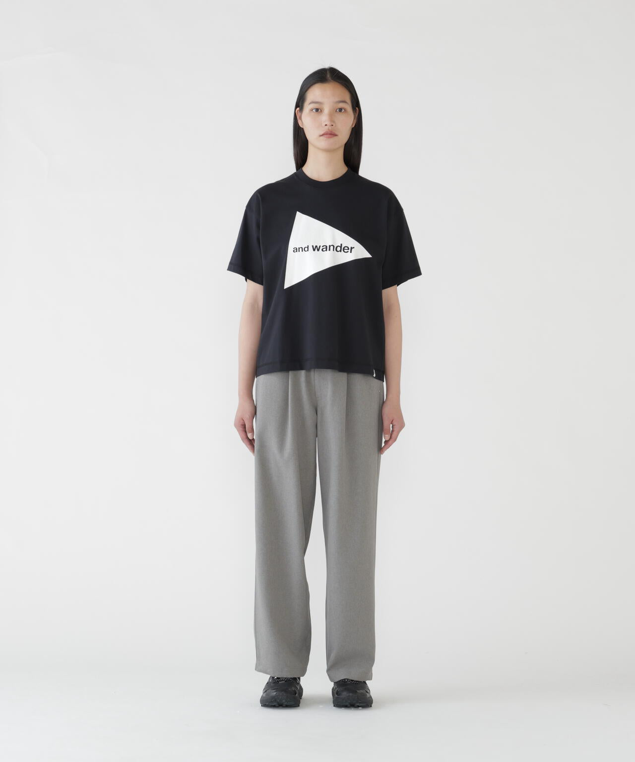 Camiseta AND WANDER Big Logo SS T Black - vista oficial