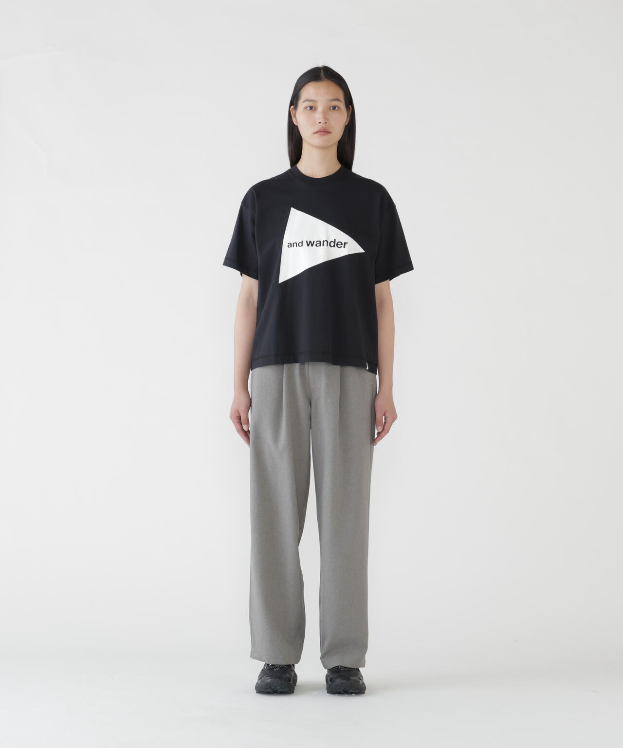 Camiseta AND WANDER Big Logo SS T Black - vista oficial