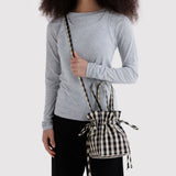 Bolso BAGGU Nylon Drawstring Black and Cream Gingham
