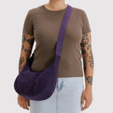 Bolso BAGGU Medium Nylon Crescent Fig