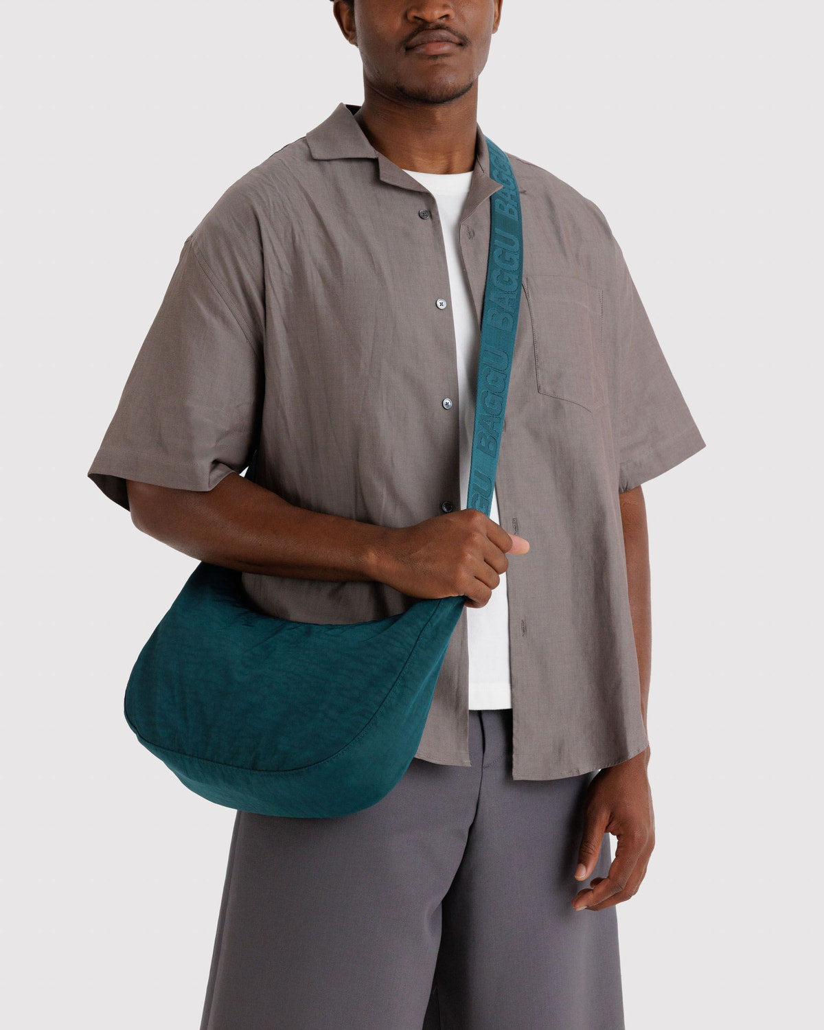 Bolso BAGGU Medium Nylon Crescent Deep Sea