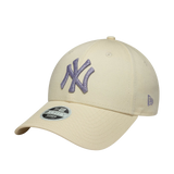 Gorra NEW ERA Mujer New York Yankees Metallic Logo 9FORTY Beige
