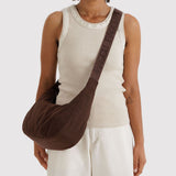Bolso BAGGU Medium Nylon Crescent Coffee