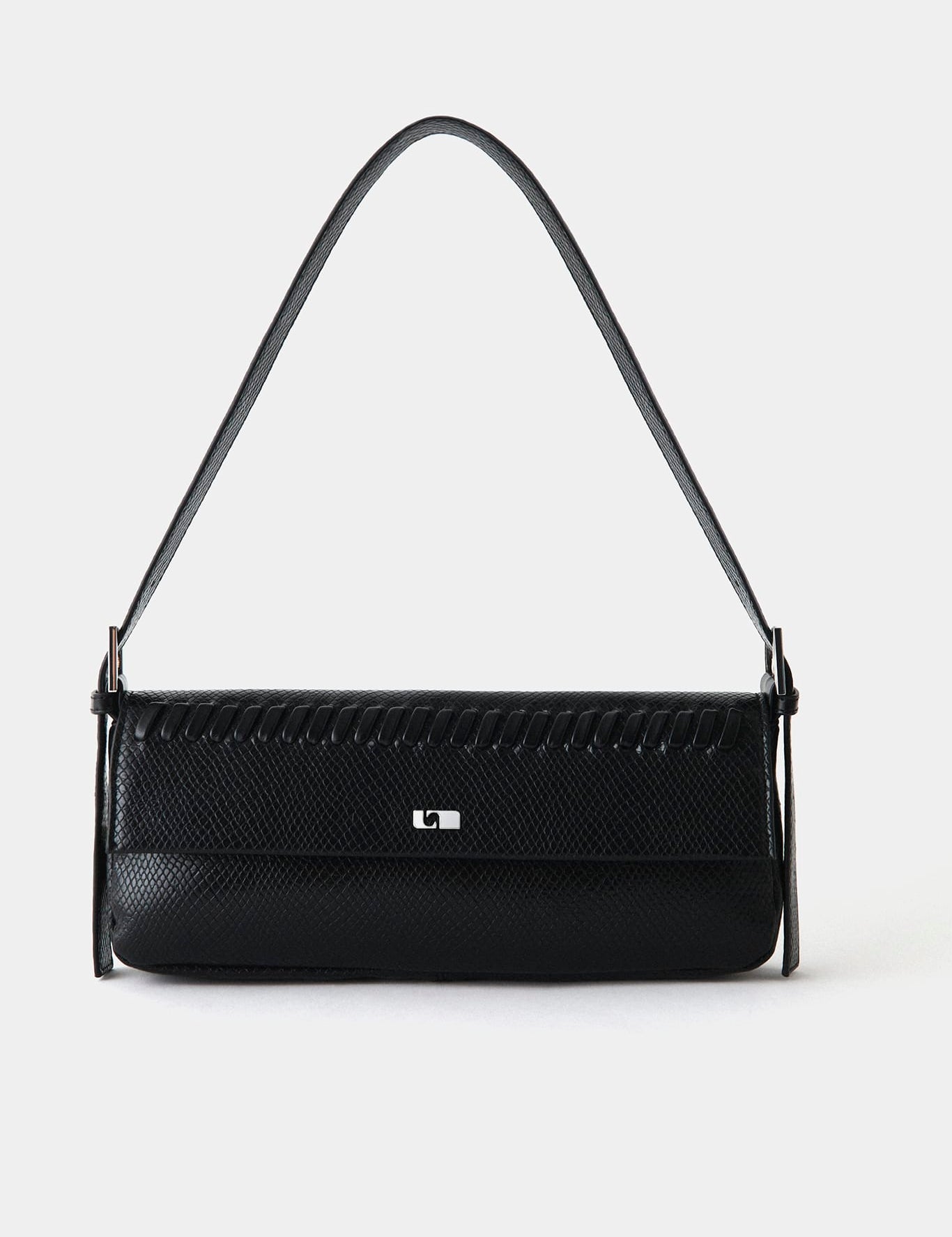 Bolso LAAGAM Miranda Black, otra vista con modelo