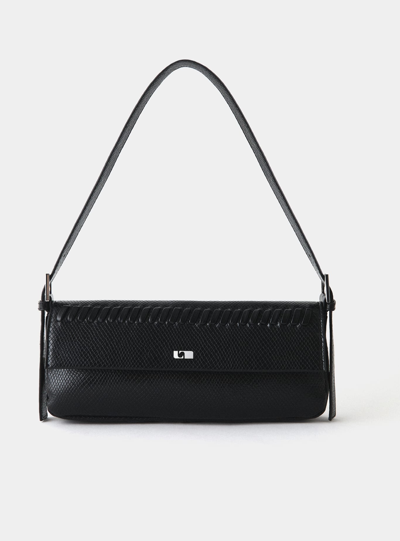 Bolso LAAGAM Miranda Black, otra vista con modelo