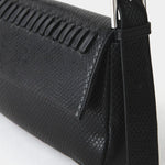 Bolso LAAGAM Miranda Black, otra vista con modelo