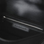 Bolso LAAGAM Miranda Black, otra vista con modelo