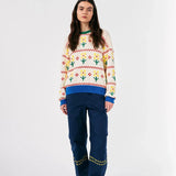 Bobo entscheidet sich für den Pullover „Pixel Flowel“.