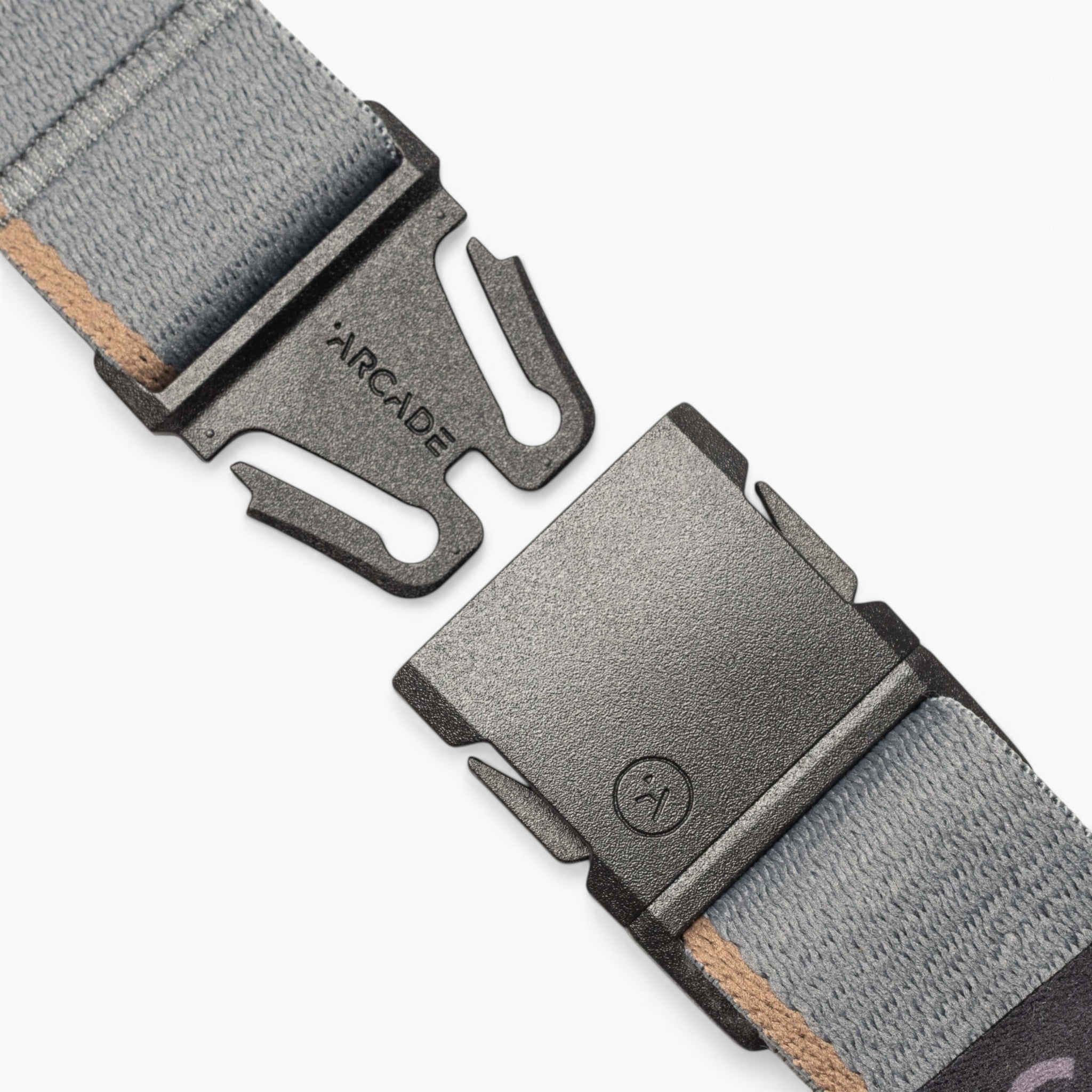 Cinturón ARCADE Blackwood Slim Shadow/Sand — detalle 2