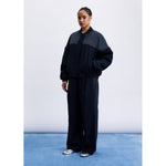 Pantalón FRNCH Jirisan Navy – fotografía oficial