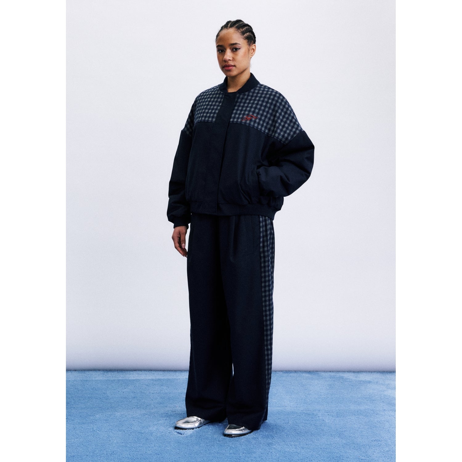 Pantalón FRNCH Jirisan Navy – fotografía oficial