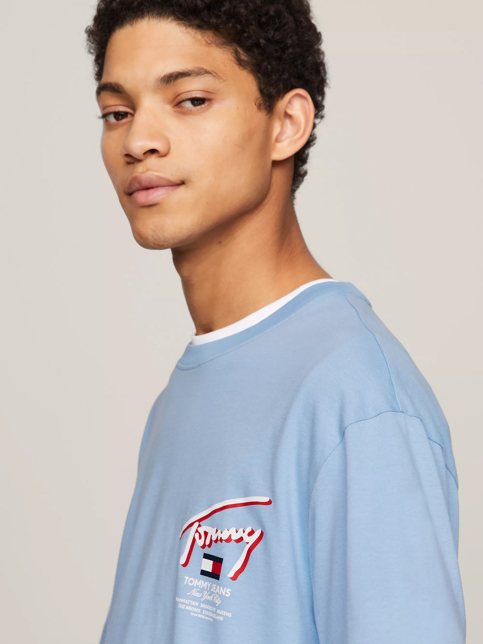 Tommy Jeans Classics T-shirt with Distinctive Back Logo 