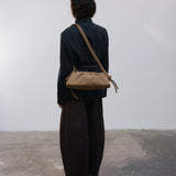 Bolso ÖLEND Dumpling Suede Stone