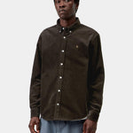Camisa CARHARTT WIP L/S Madison Cord Tobacco, vista frontal con modelo