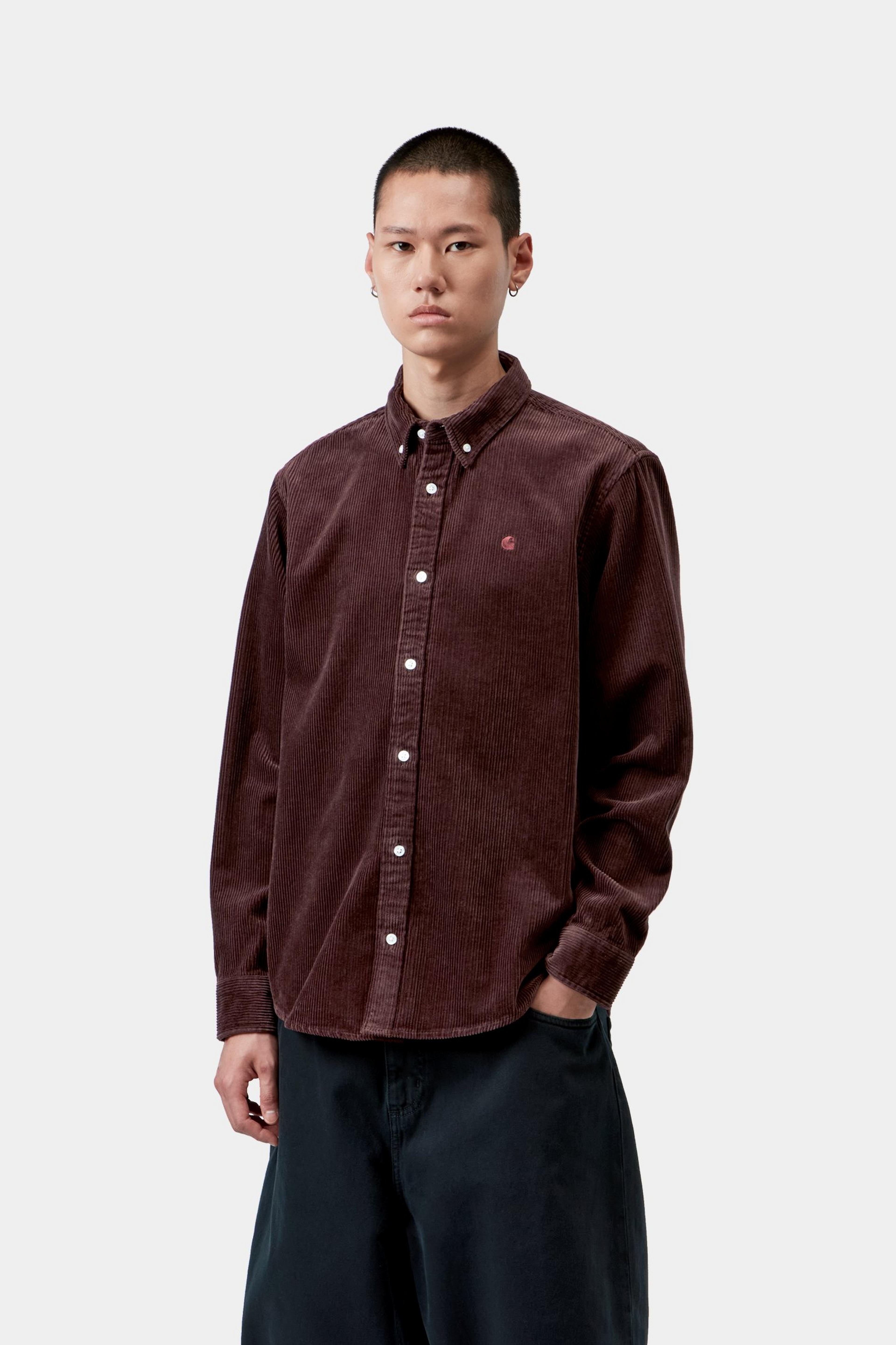 Camisa CARHARTT WIP L/S Madison Cord Amarone, vista frontal con modelo