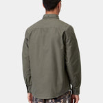 Camisa CARHARTT WIP L/S Bolton Shungite, vista trasera con modelo