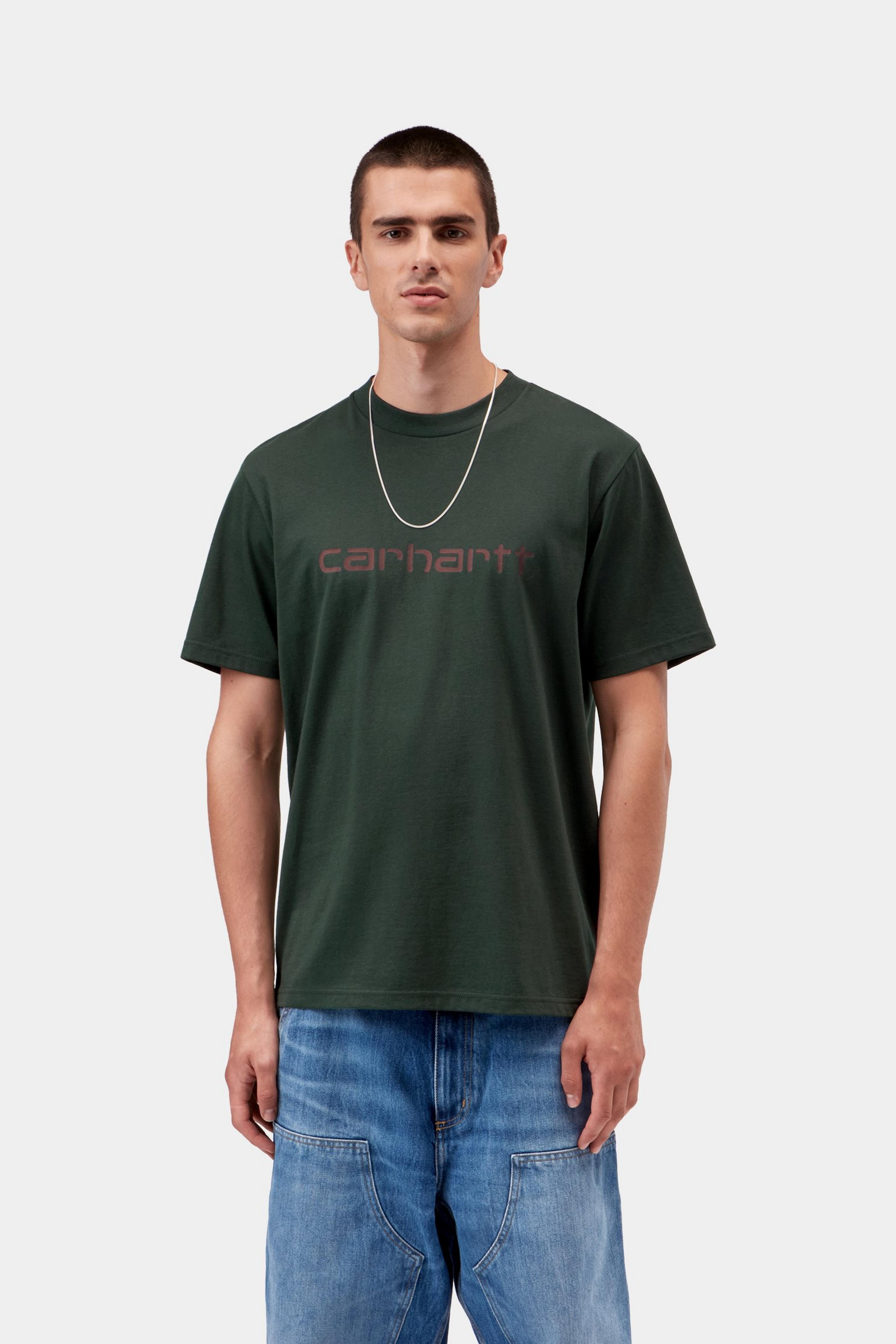 Camiseta CARHARTT WIP S/S Script Dark Scarab / Palisander, vista frontal con modelo