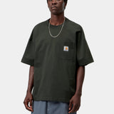 Camiseta CARHARTT WIP S/S Work Pocket Raven, vista frontal con modelo