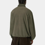 Sudadera CARHARTT WIP Edmore Half Zip Cypress / Black, vista trasera con modelo
