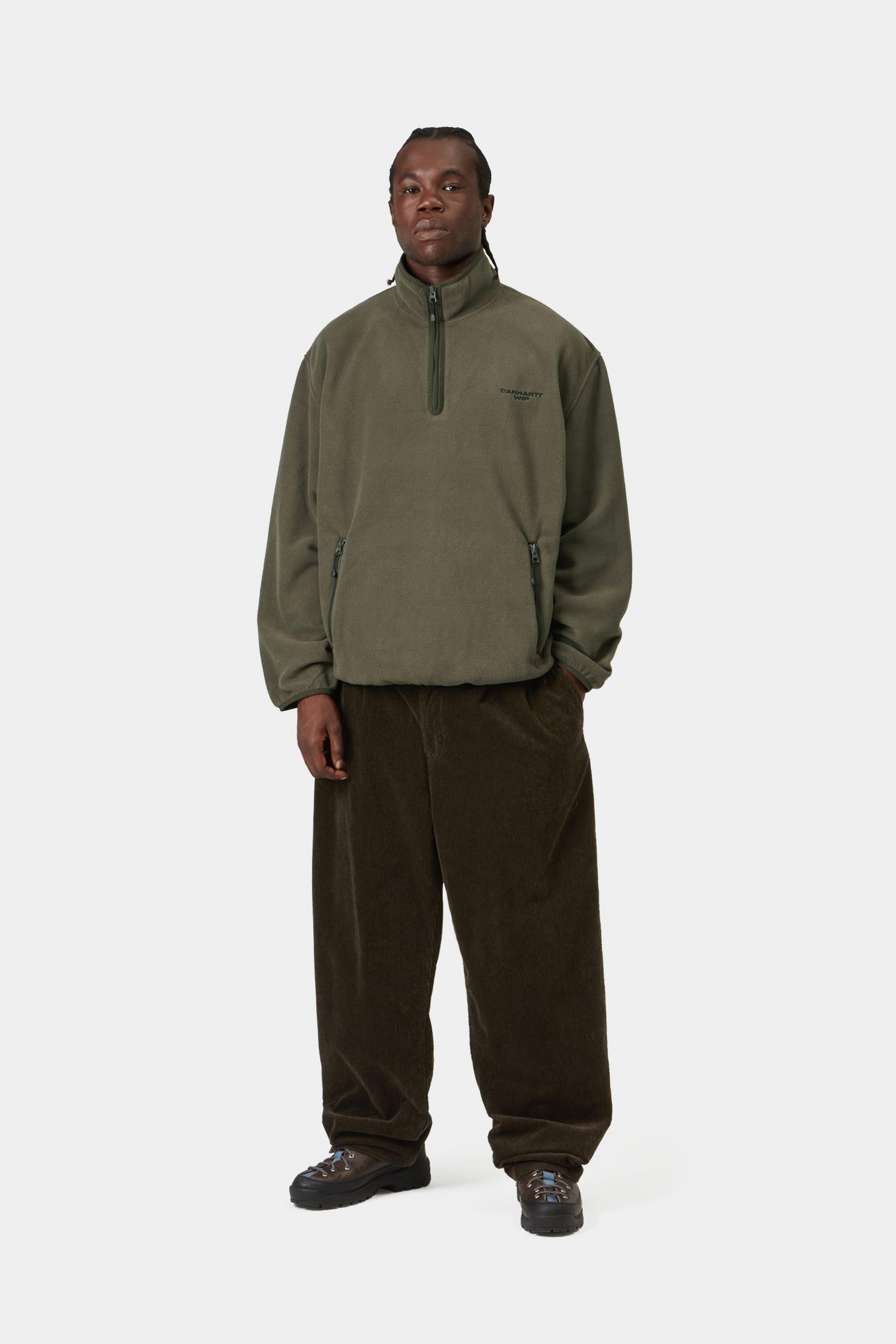Sudadera CARHARTT WIP Edmore Half Zip Cypress / Black, otra vista con modelo
