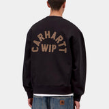 Sudadera CARHARTT WIP Arch Script Black / Hamilton Brown, vista trasera con modelo