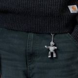 Llavero Carhartt WIP Wiptopia II Danvillain multicolor, detalle de uso en pantalón