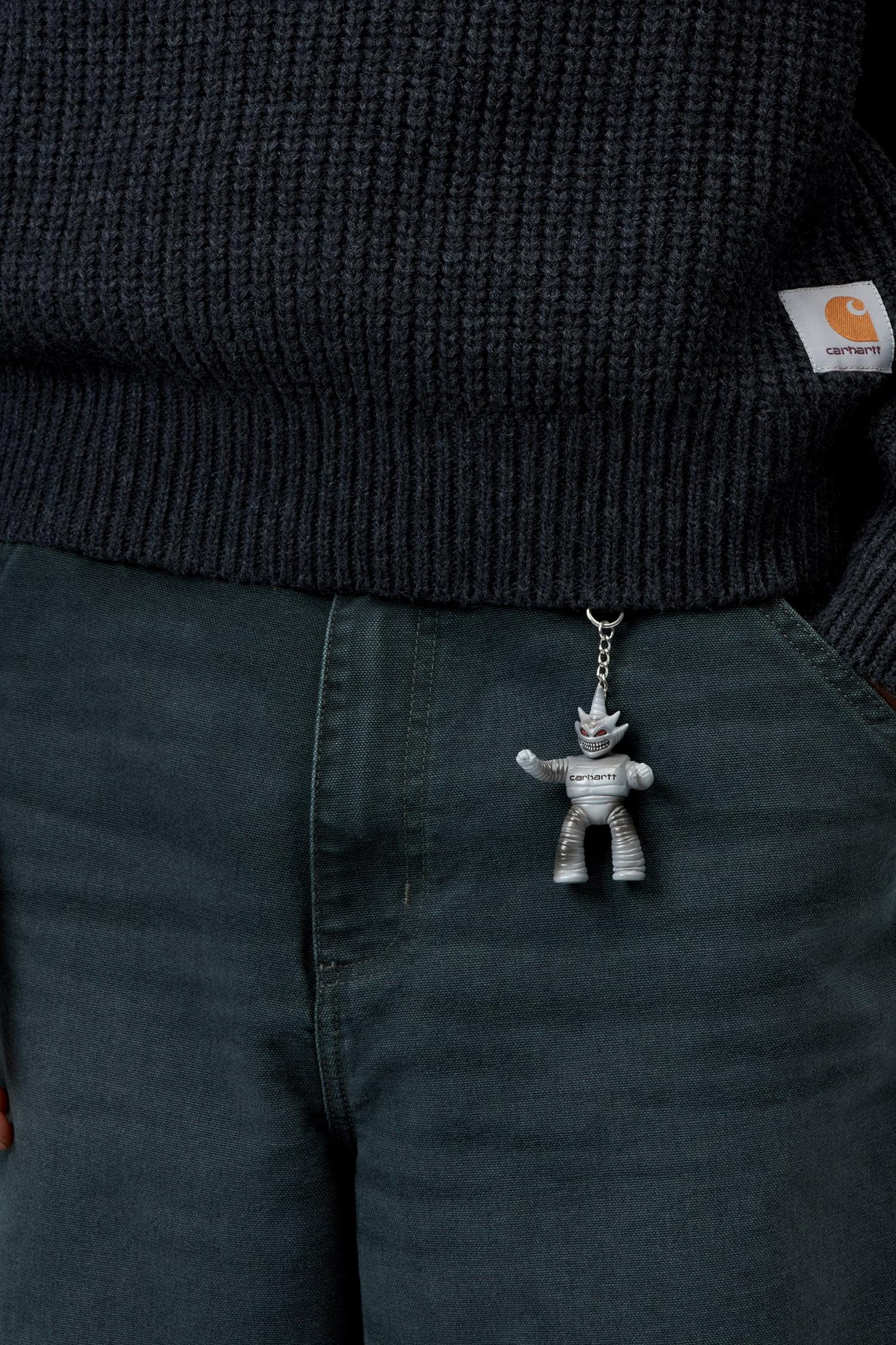 Llavero Carhartt WIP Wiptopia II Danvillain multicolor, detalle de uso en pantalón