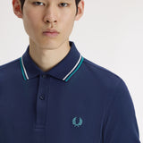 Polo FRED PERRY M3600 Azul Tenis / Blanco Nieve / Verde Menta intenso