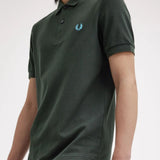 FRED PERRY M6000 Poloshirt in Nachtgrün/Bayblau 