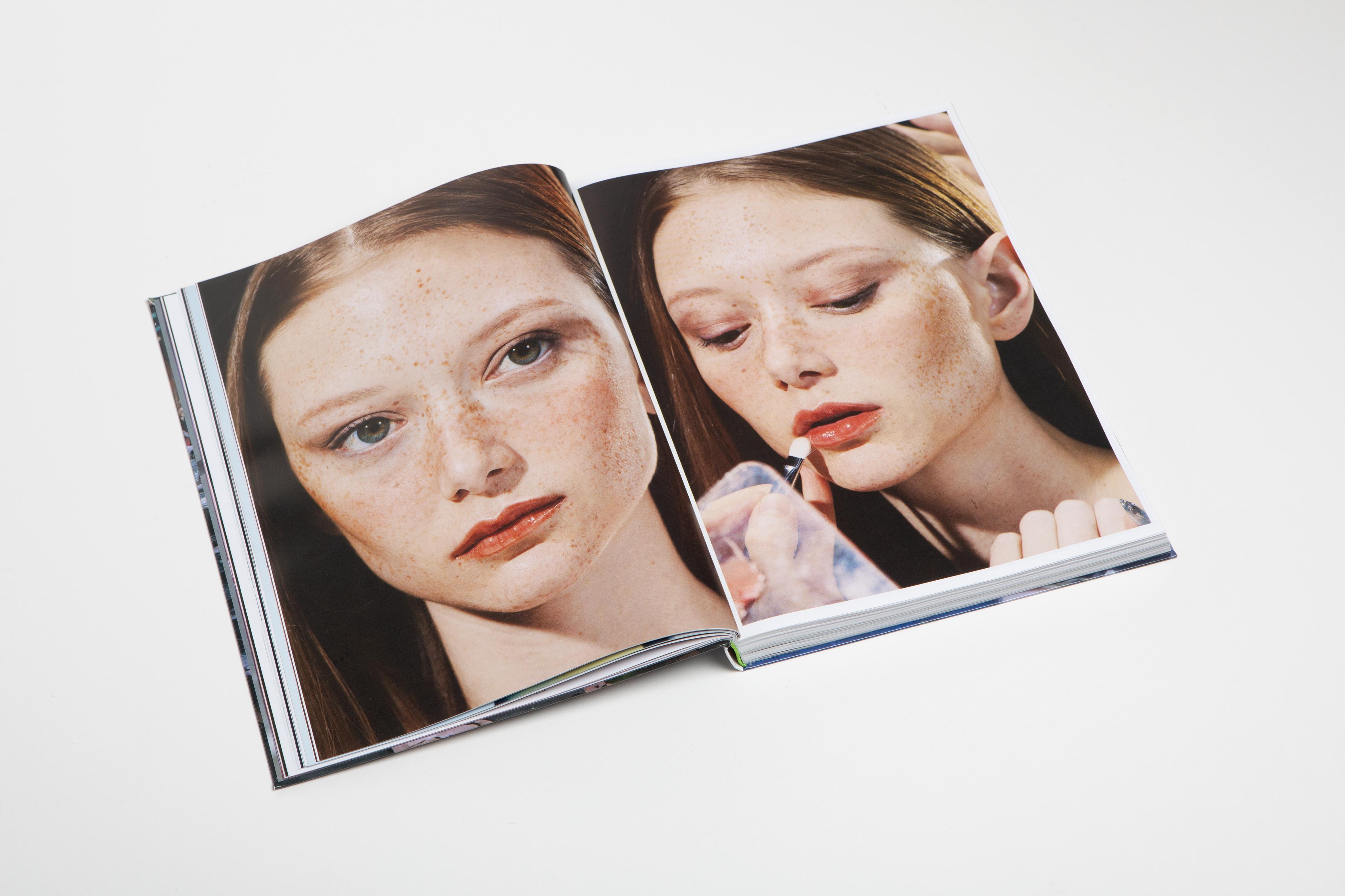 Revista NOVEMBRE 18, retrato a doble página