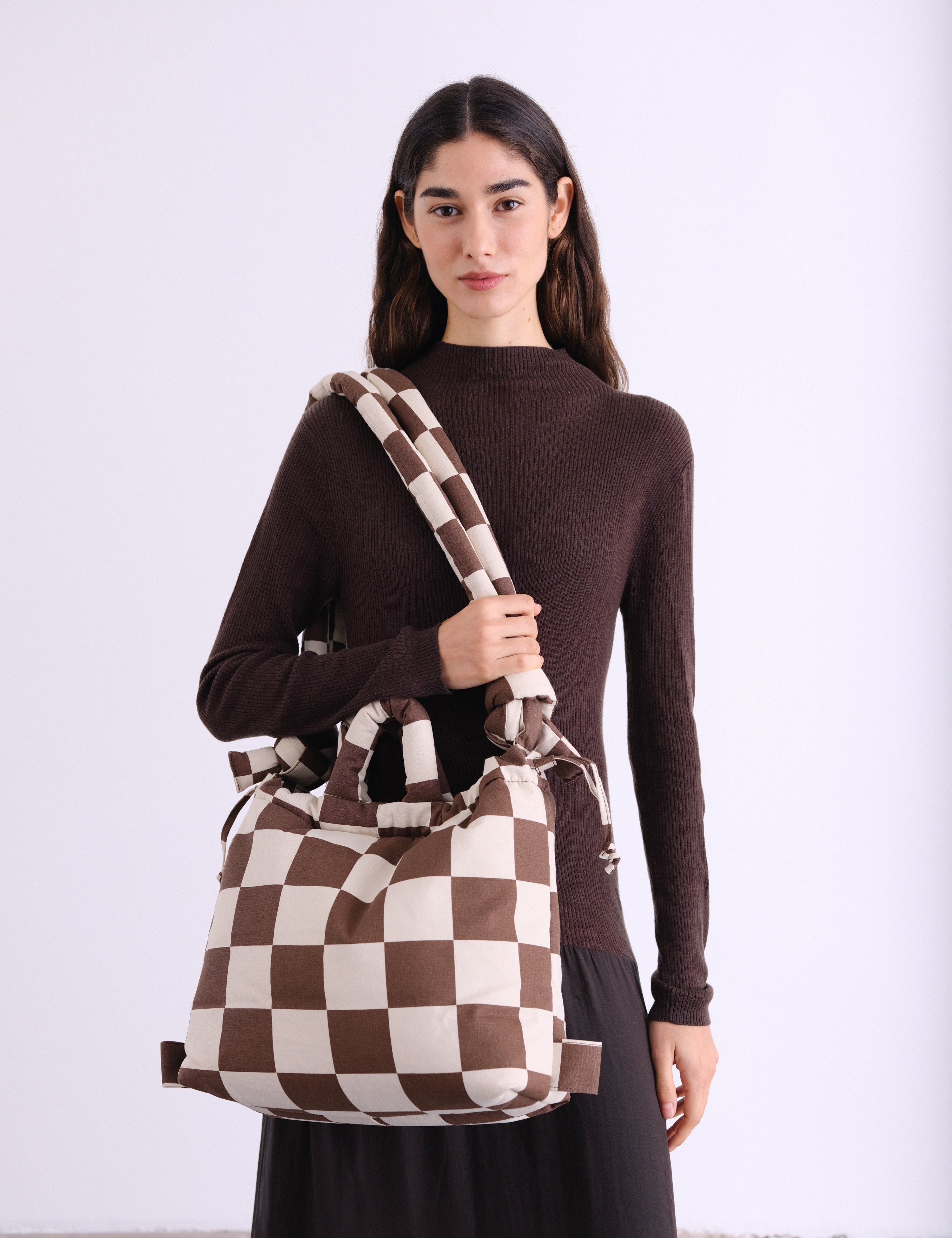 Bolso Mochila ÖLEND Ona Soft Bag Check Sand + Chocolate