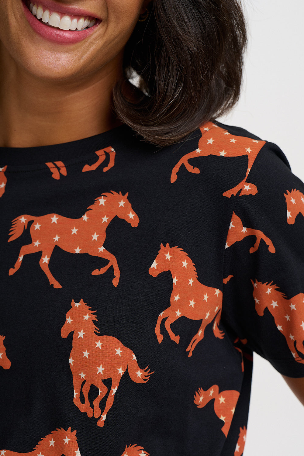 Camiseta SUGARHILL Maggie Black Horse — vista 3