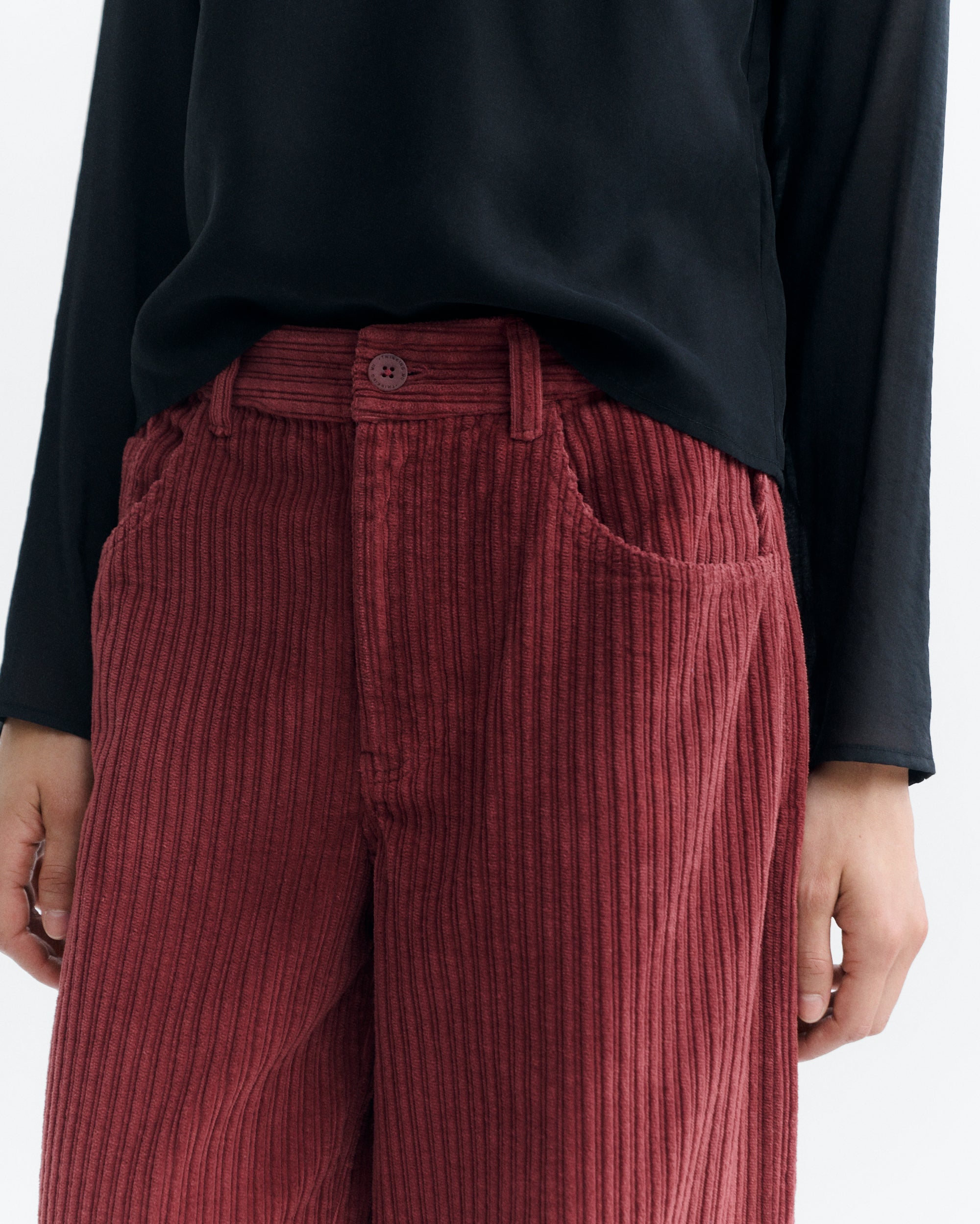 Pantalones THINKING MU Hedda Mahogany Corduroy - vista oficial 2