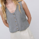 YERSE Amara gestreifte Weste aus graublauer Leinenmischung 