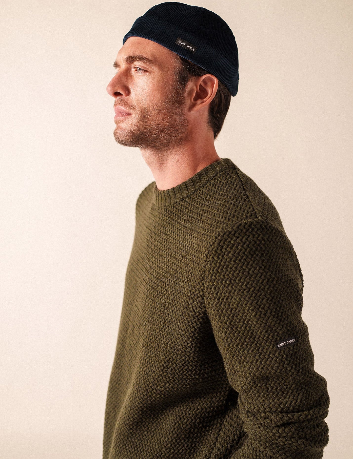 Gorro SAINT JAMES Miki Velours Marine, vista lateral sobre modelo