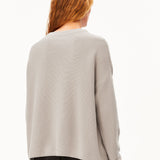 Jersey ARMEDANGELS Merinaa Links Links Sandstone, vista posterior sobre modelo