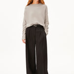 Jersey ARMEDANGELS Merinaa Links Links Sandstone, vista completa sobre modelo