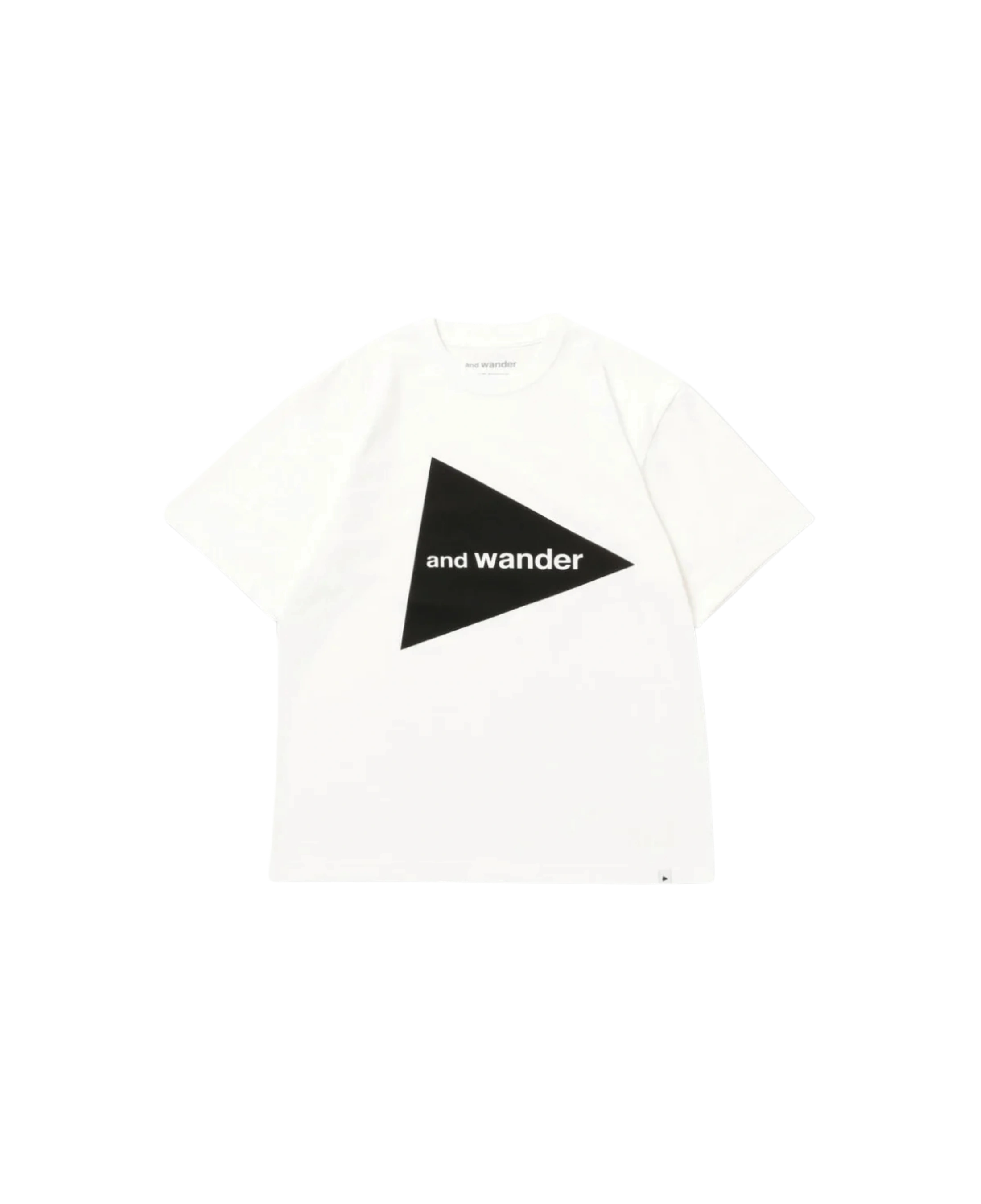 Camiseta AND WANDER Big Logo SS T White - flat frontal 2200 x 2700 transparente