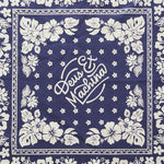 Bandana DEUS EX MACHINA Oahu azul — detalle del logotipo y el tejido