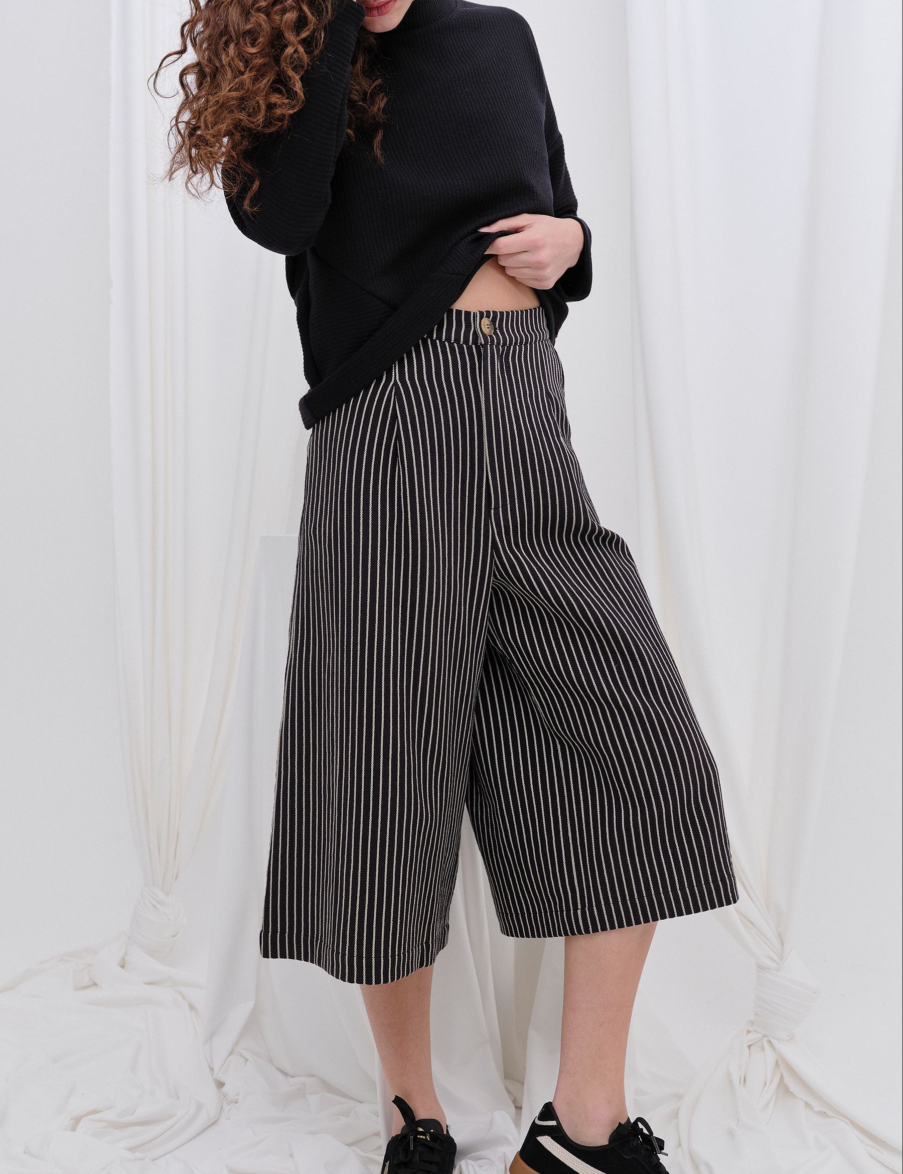 Pantalón CAPARINA Negro — fotografía oficial 2