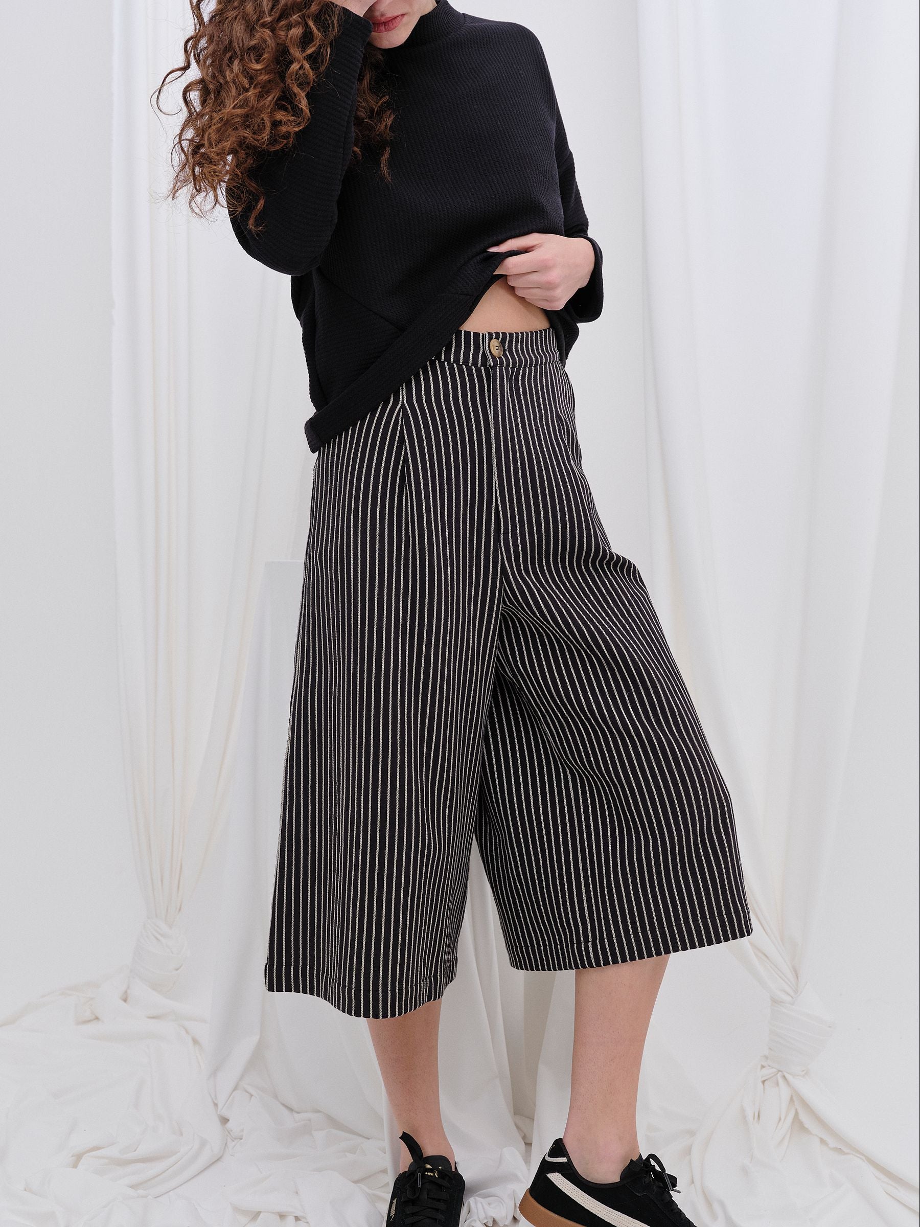 Pantalón CAPARINA Negro — fotografía oficial 2