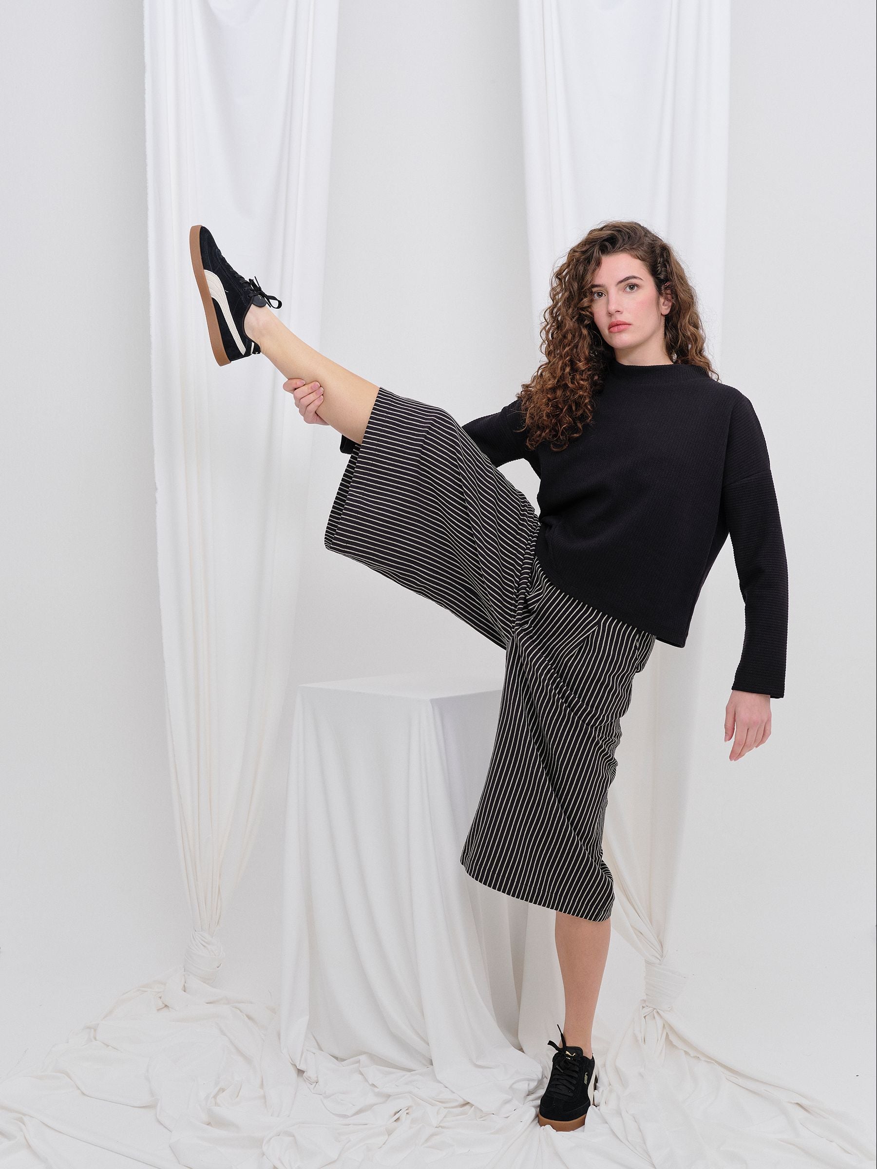 Pantalón CAPARINA Negro — fotografía oficial 5