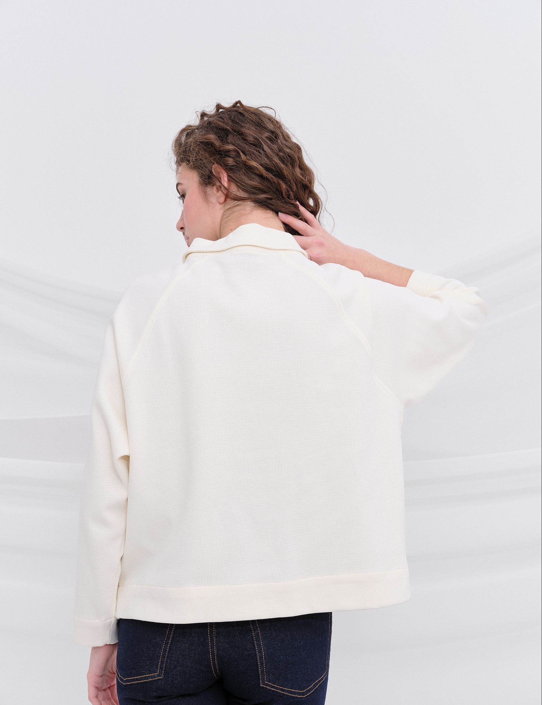 Sudadera IKALUK Blanco — fotografía oficial 2