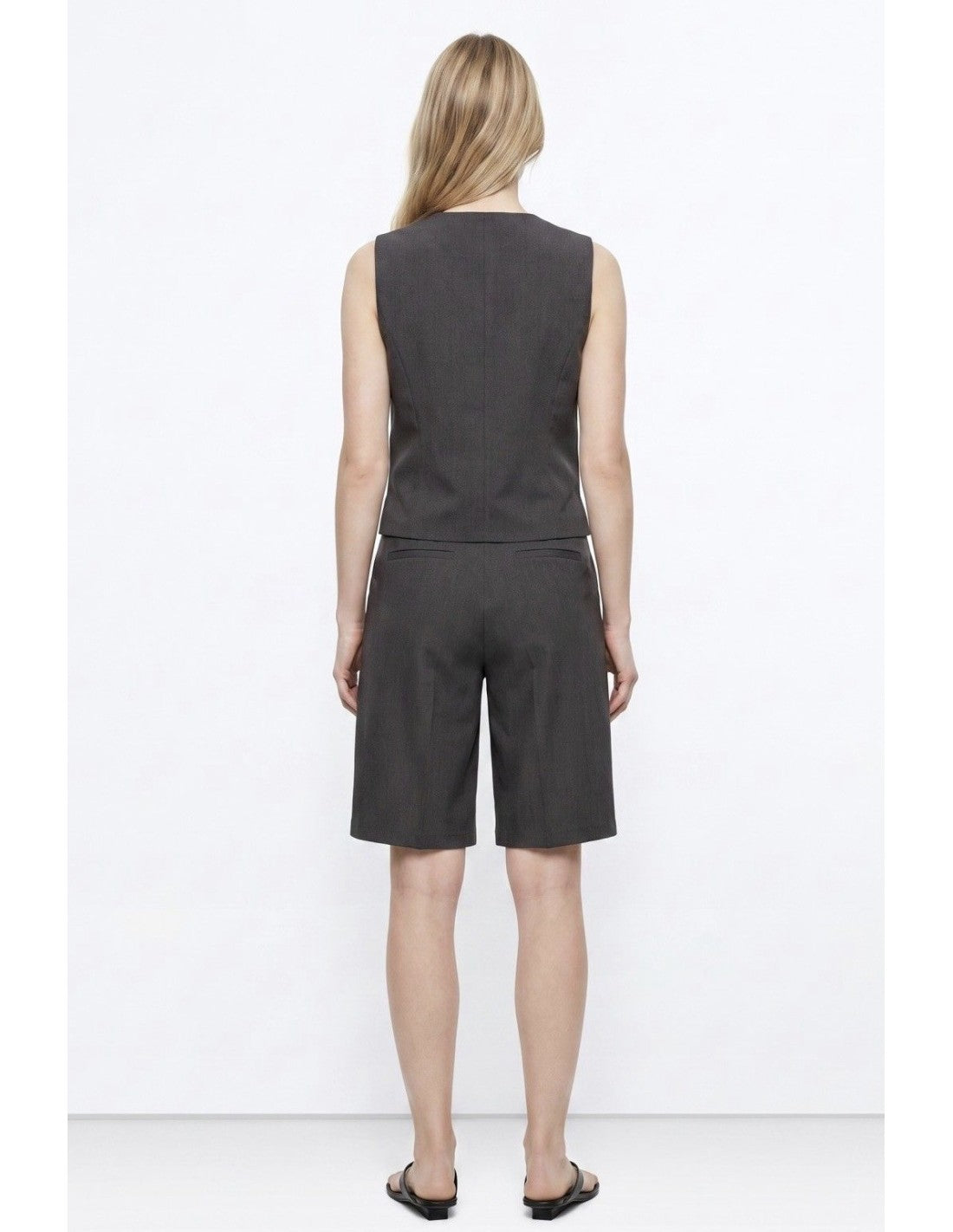 Bermuda TIFFOSI Lesley Acero Gris 060, modelo trasero