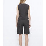 Bermuda TIFFOSI Lesley Acero Gris 060, modelo trasero