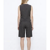 Bermuda TIFFOSI Lesley Acero Gris 060, modelo trasero