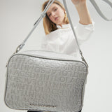 Bolso LOLA CASADEMUNT Bandolera Monograma Efecto Piel Plateado