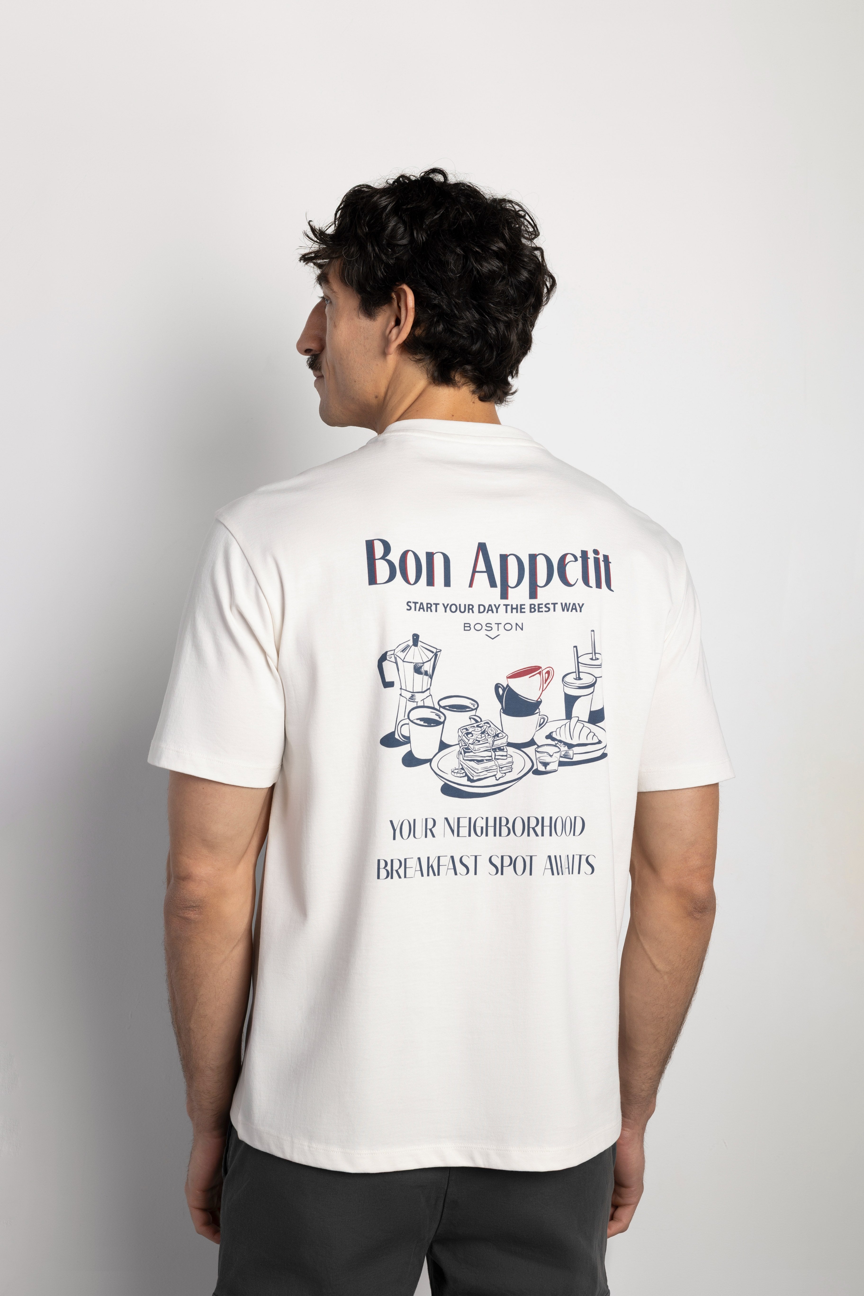 Camiseta Boston Bon Appétit Blanco Roto, modelo vista frontal