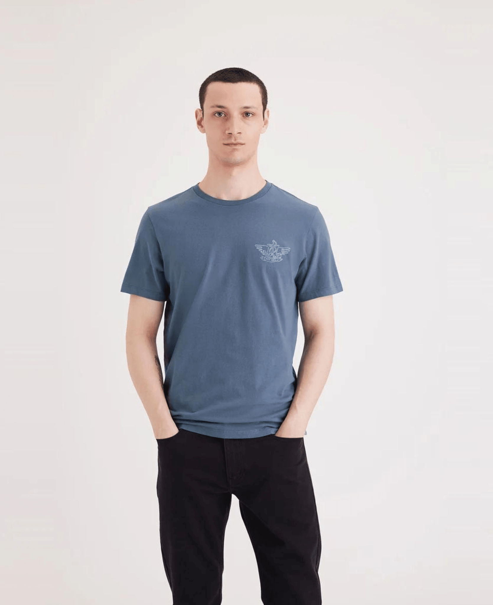 Camiseta Dockers® de Hombre Slim Fit Logo Placid Blue - ECRU