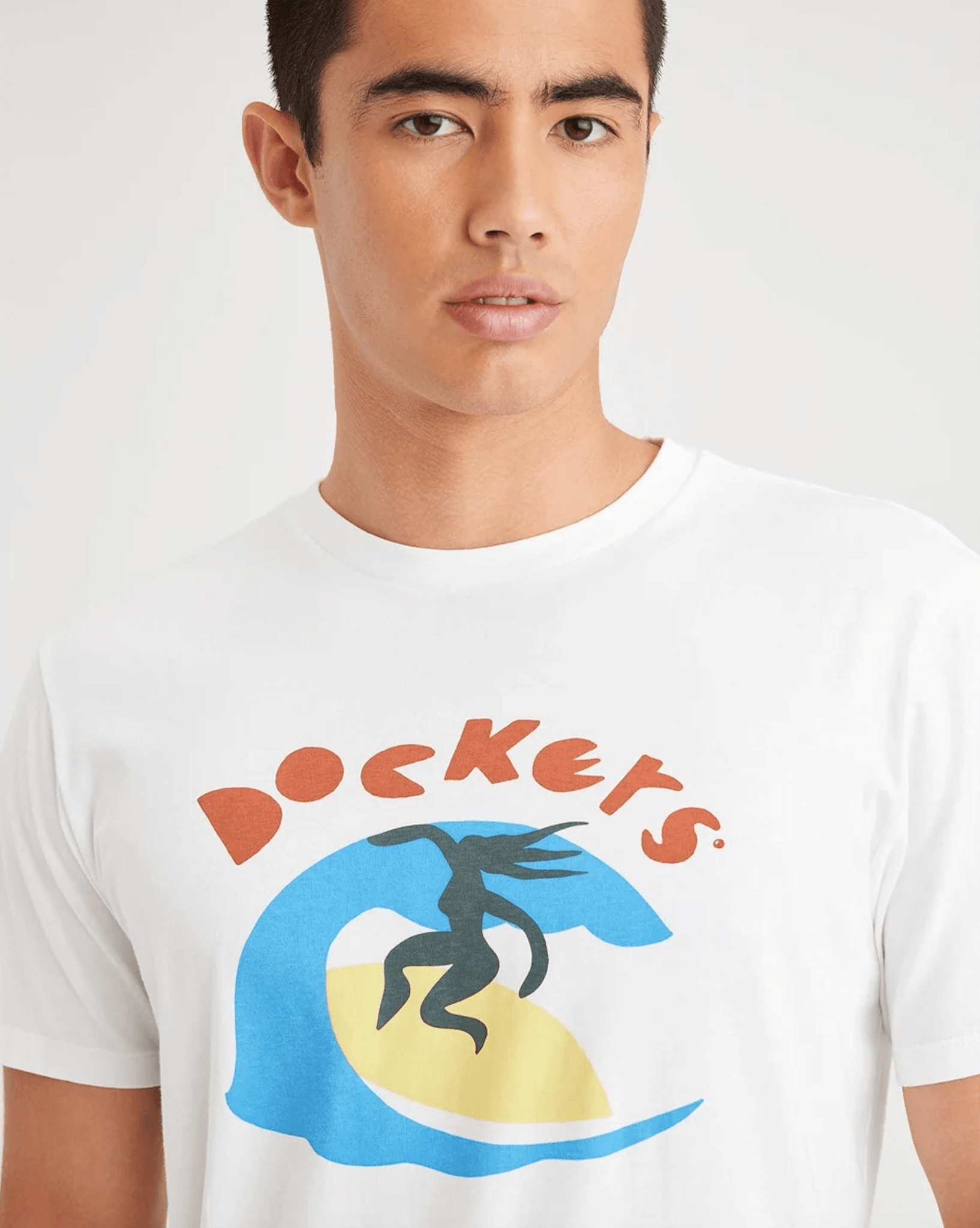 Camiseta Dockers Slim Fit Logo Surfer Lucent White - ECRU
